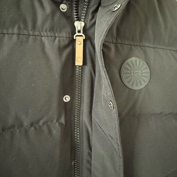 UGG Men's Nathaniel Waterproof Down Vest in Black - Size XL - Picture 7 of 8